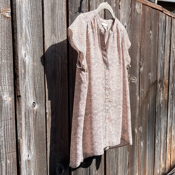 H&M button down top size 4 - Picture 4 of 17